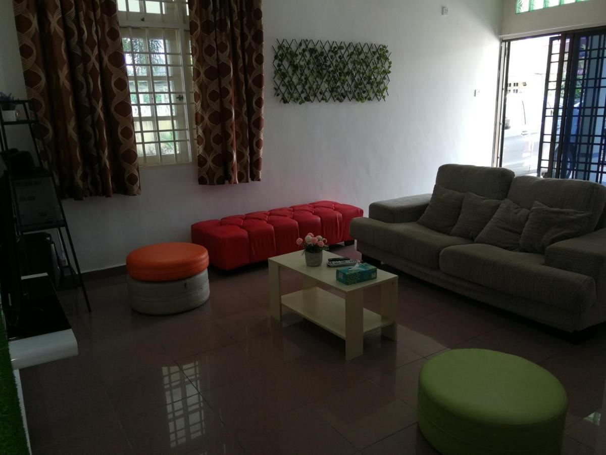 The Garden Vacation Home Lumut Eksteriør bilde