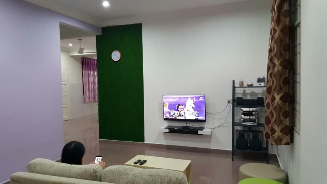 The Garden Vacation Home Lumut Eksteriør bilde