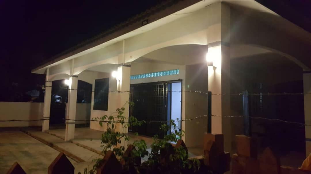 The Garden Vacation Home Lumut Eksteriør bilde