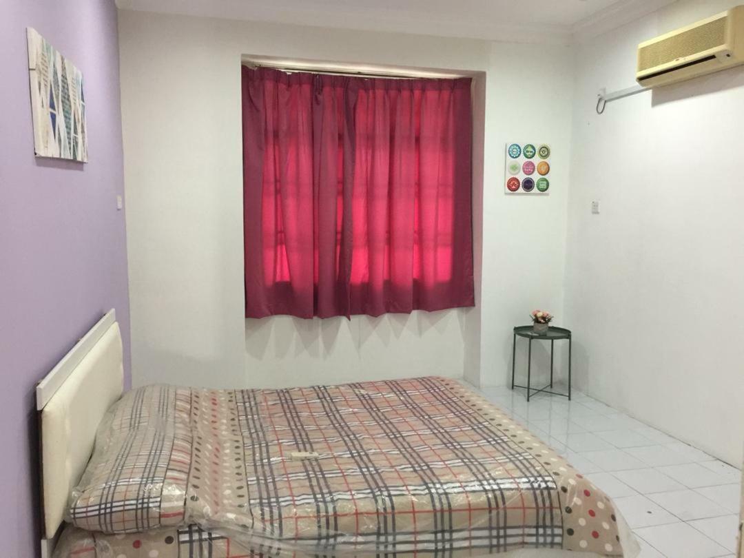 The Garden Vacation Home Lumut Eksteriør bilde